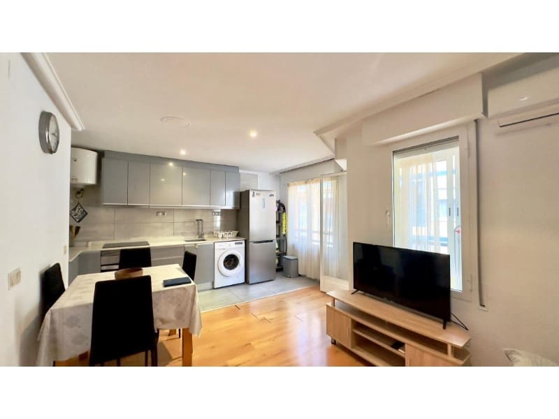 Apartamento de 2 habitaciones en Torrevieja en venta - 149.900 € (Ref: 9556005)