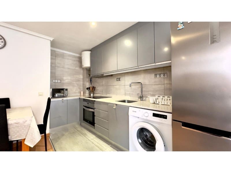 Apartamento de 2 habitaciones en Torrevieja en venta - 149.900 € (Ref: 9556005)