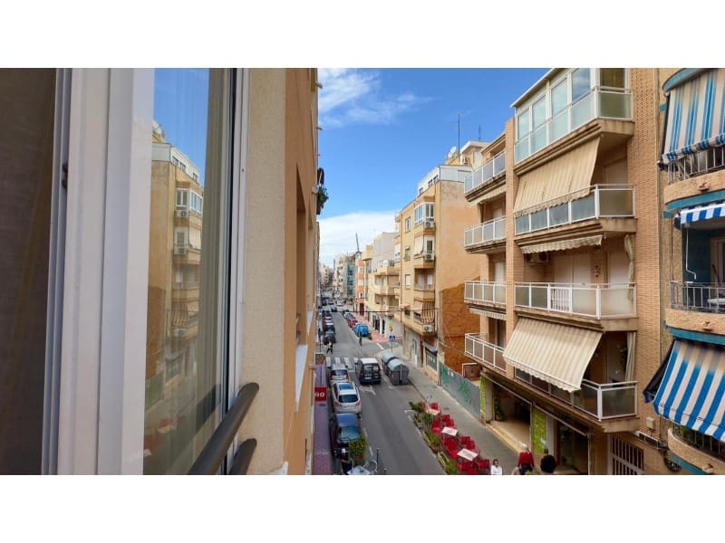 Apartamento de 2 habitaciones en Torrevieja en venta - 149.900 € (Ref: 9556005)