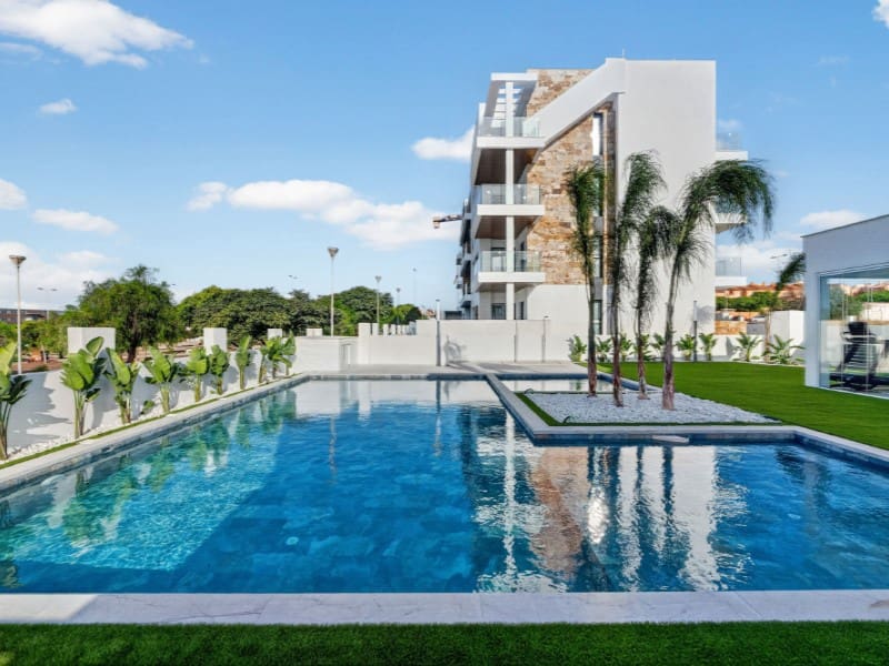3 slaapkamer Villa te koop in Torrevieja met zwembad - € 550.000 (Ref: 9556010)