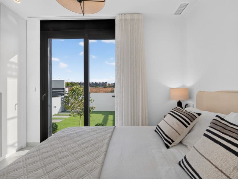 3 slaapkamer Villa te koop in Torrevieja met zwembad - € 550.000 (Ref: 9556010)