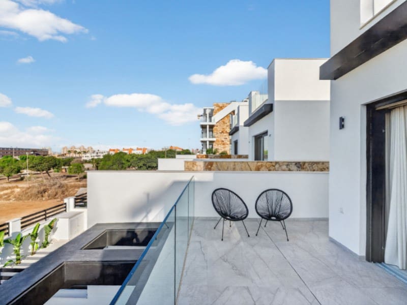 3 slaapkamer Villa te koop in Torrevieja met zwembad - € 550.000 (Ref: 9556010)