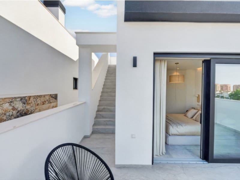 3 slaapkamer Villa te koop in Torrevieja met zwembad - € 550.000 (Ref: 9556010)