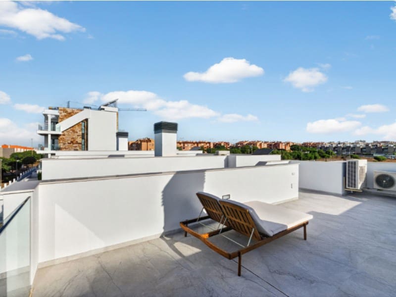 3 slaapkamer Villa te koop in Torrevieja met zwembad - € 550.000 (Ref: 9556010)