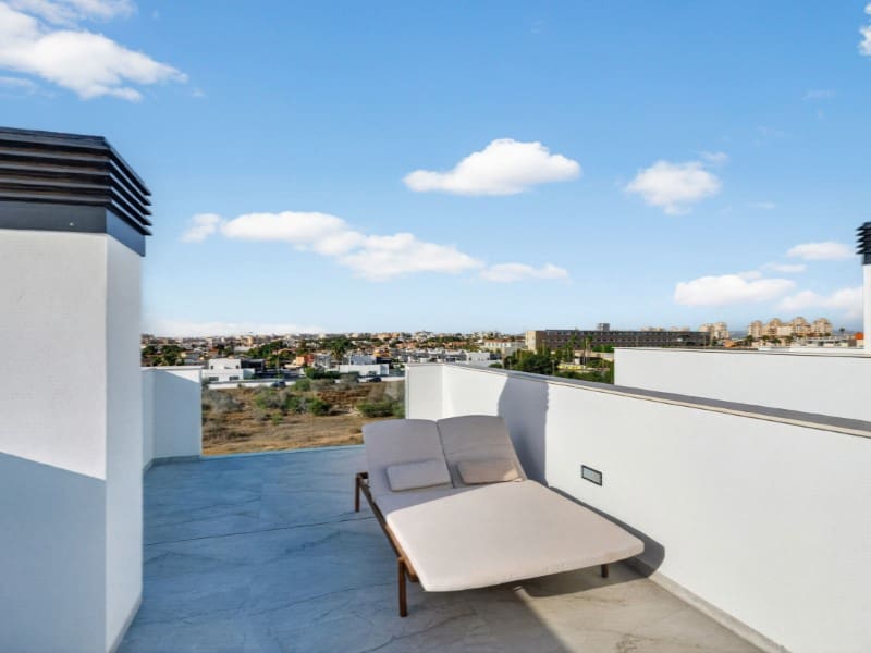 3 slaapkamer Villa te koop in Torrevieja met zwembad - € 550.000 (Ref: 9556010)