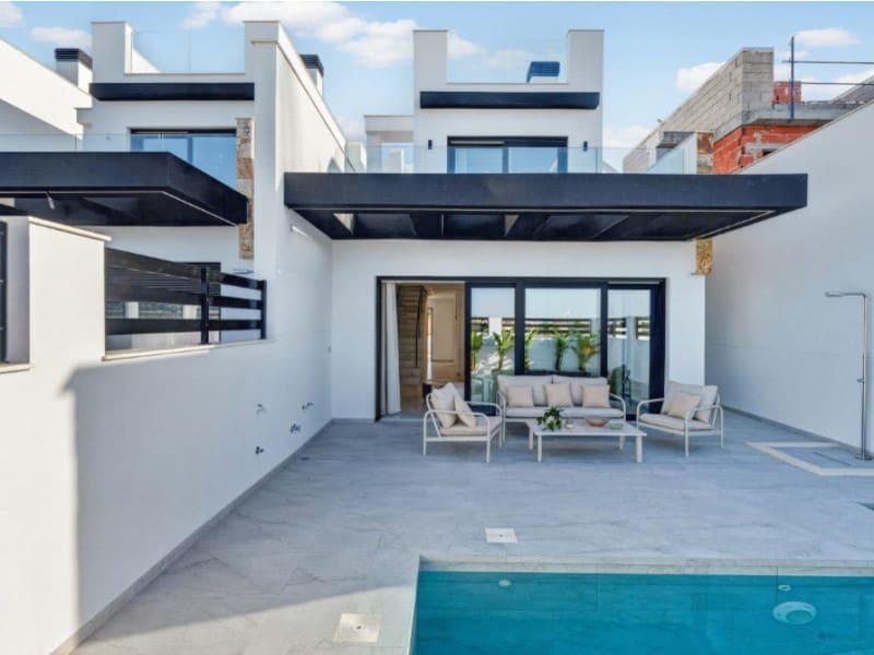 3 slaapkamer Villa te koop in Torrevieja met zwembad - € 550.000 (Ref: 9556010)