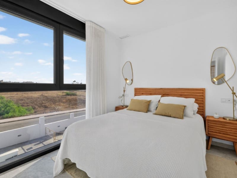 3 slaapkamer Villa te koop in Torrevieja met zwembad - € 550.000 (Ref: 9556010)
