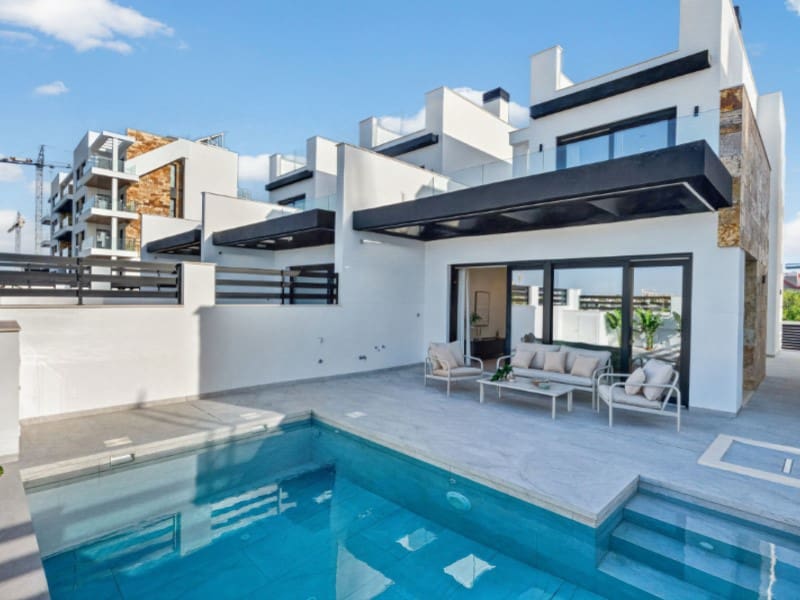 3 slaapkamer Villa te koop in Torrevieja met zwembad - € 550.000 (Ref: 9556010)