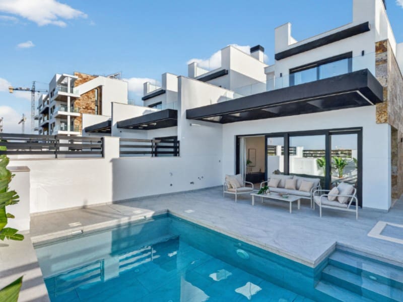 3 slaapkamer Villa te koop in Torrevieja met zwembad - € 550.000 (Ref: 9556010)