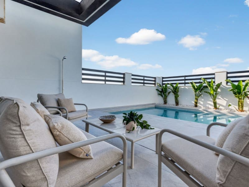 3 slaapkamer Villa te koop in Torrevieja met zwembad - € 550.000 (Ref: 9556010)