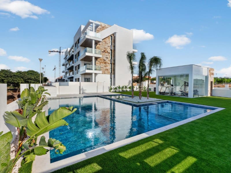 3 slaapkamer Villa te koop in Torrevieja met zwembad - € 550.000 (Ref: 9556010)