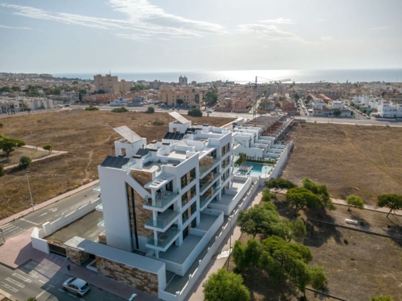 3 slaapkamer Villa te koop in Torrevieja met zwembad - € 550.000 (Ref: 9556010)