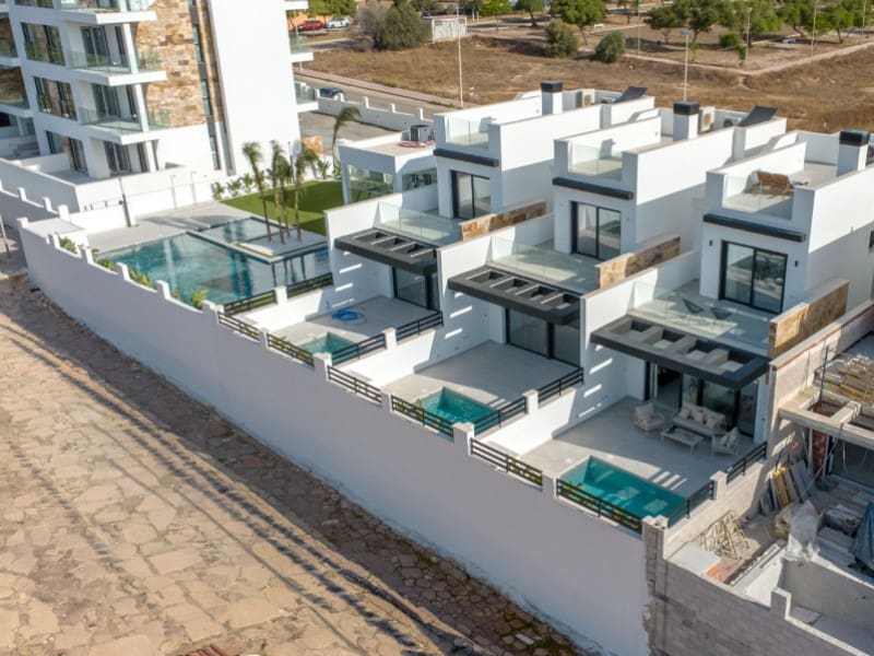 3 slaapkamer Villa te koop in Torrevieja met zwembad - € 550.000 (Ref: 9556010)