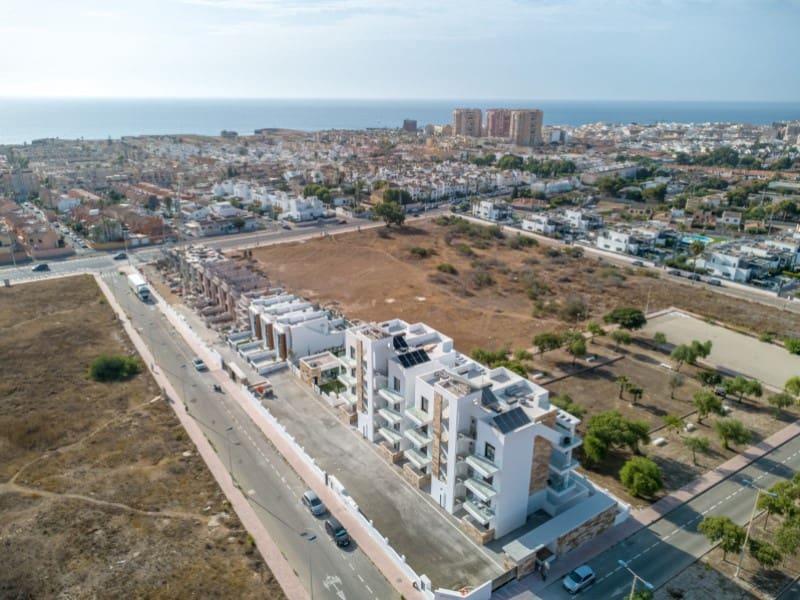3 slaapkamer Villa te koop in Torrevieja met zwembad - € 550.000 (Ref: 9556010)