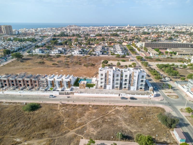 3 slaapkamer Villa te koop in Torrevieja met zwembad - € 550.000 (Ref: 9556010)
