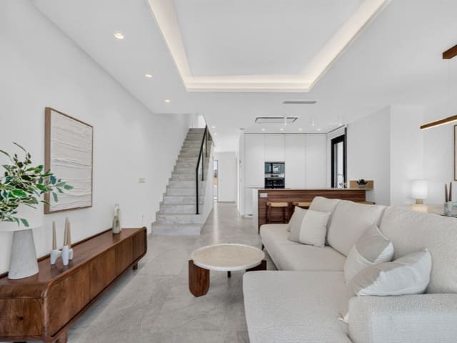 3 slaapkamer Villa te koop in Aguas Nuevas, Torrevieja met zwembad - € 550.000 (Ref: 9556010)