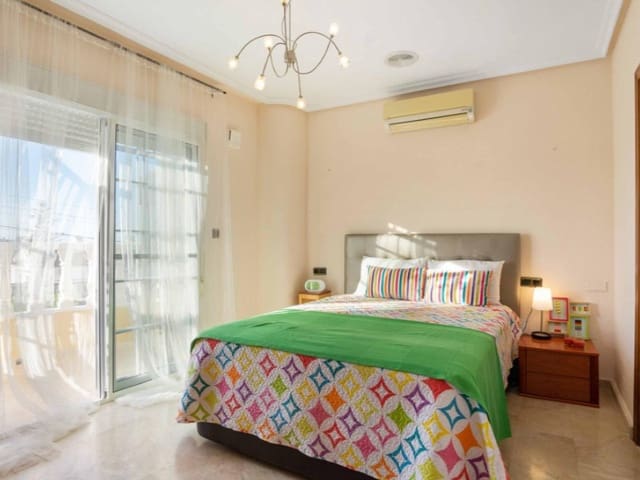 Chalet de 5 habitaciones en La Florida, Orihuela en venta con piscina - 350.000 € (Ref: 9562031)