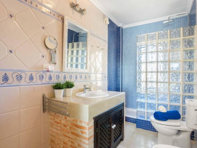 Chalet de 5 habitaciones en La Florida, Orihuela en venta con piscina - 350.000 € (Ref: 9562031)