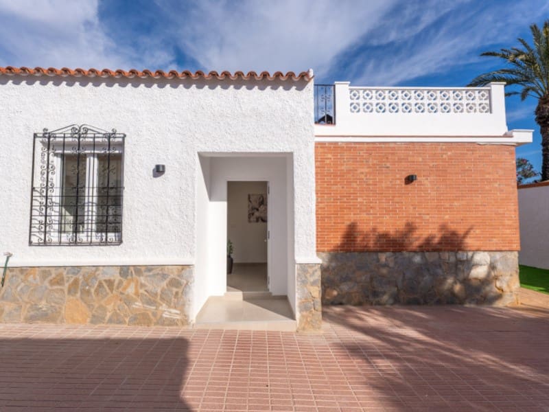 3 slaapkamer Villa te koop in Torrevieja - € 499.000 (Ref: 9562033)