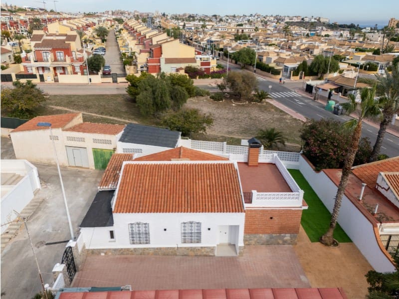 3 slaapkamer Villa te koop in Torrevieja - € 499.000 (Ref: 9562033)