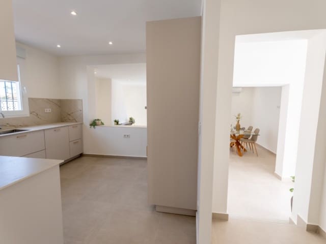 3 slaapkamer Villa te koop in Playa de los Locos, Torrevieja - € 499.000 (Ref: 9562033)