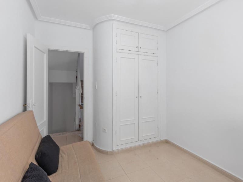 2 soveværelse Semi-Rækkehus til salg i Orihuela Costa med swimmingpool - € 252.500 (Ref: 9565376)