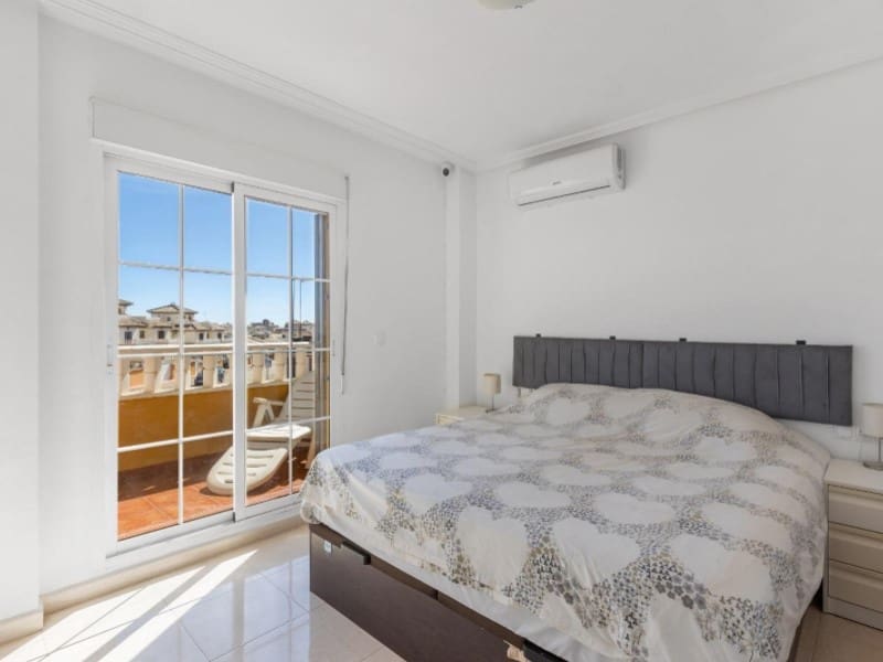 2 soveværelse Semi-Rækkehus til salg i Orihuela Costa med swimmingpool - € 252.500 (Ref: 9565376)