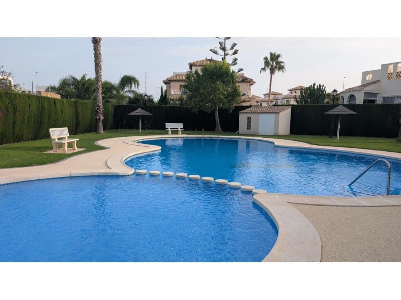 2 soveværelse Semi-Rækkehus til salg i Orihuela Costa med swimmingpool - € 252.500 (Ref: 9565376)