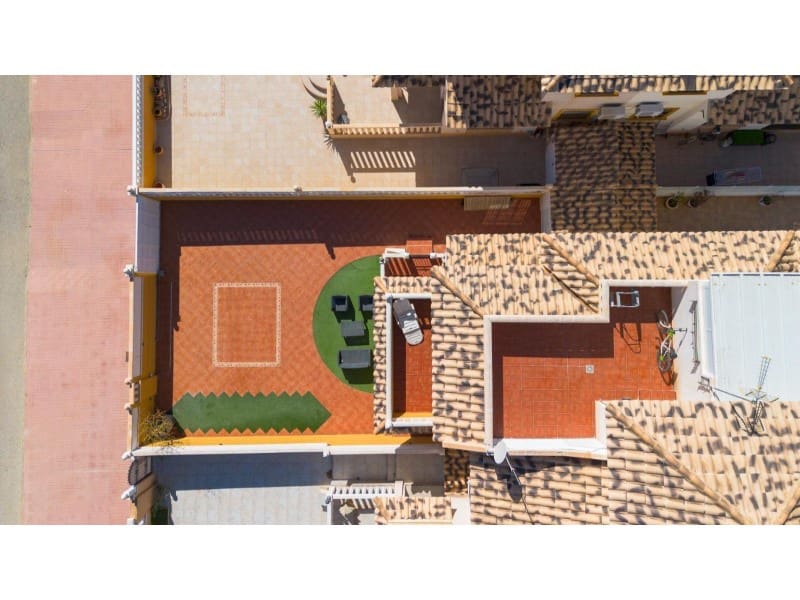 2 soveværelse Semi-Rækkehus til salg i Orihuela Costa med swimmingpool - € 252.500 (Ref: 9565376)