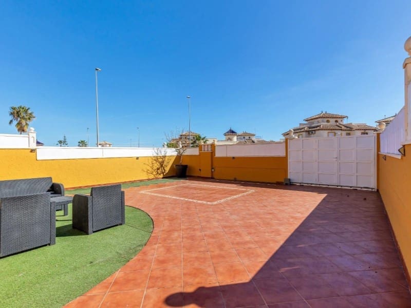 2 soveværelse Semi-Rækkehus til salg i Orihuela Costa med swimmingpool - € 252.500 (Ref: 9565376)