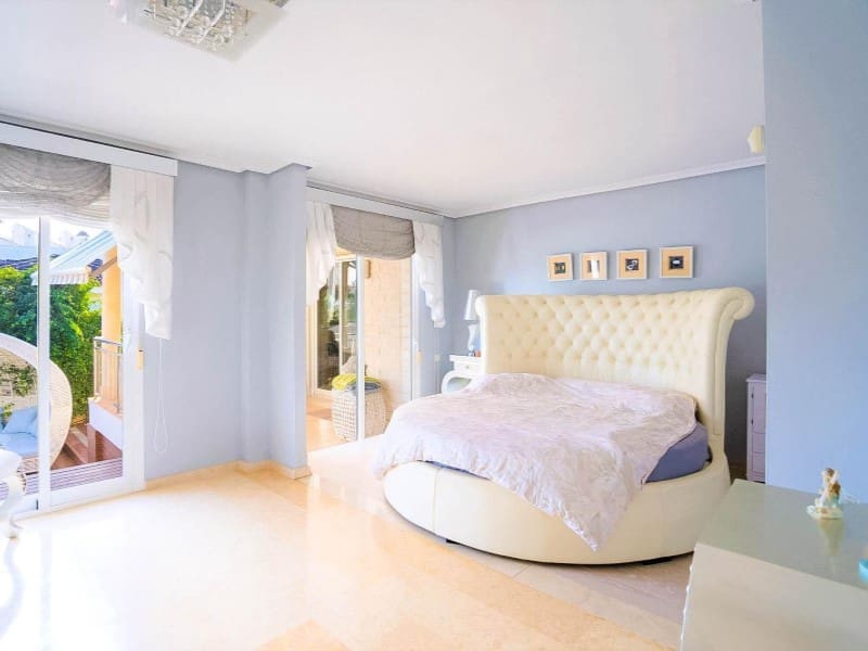 5 slaapkamer Villa te koop in La Mata met zwembad - € 1.170.000 (Ref: 9565378)