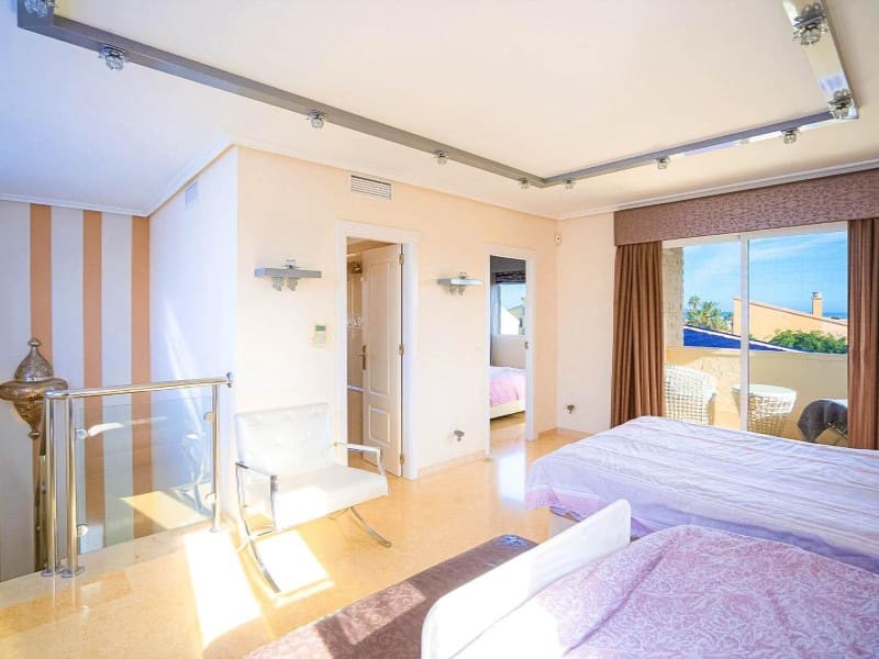 5 slaapkamer Villa te koop in La Mata met zwembad - € 1.170.000 (Ref: 9565378)