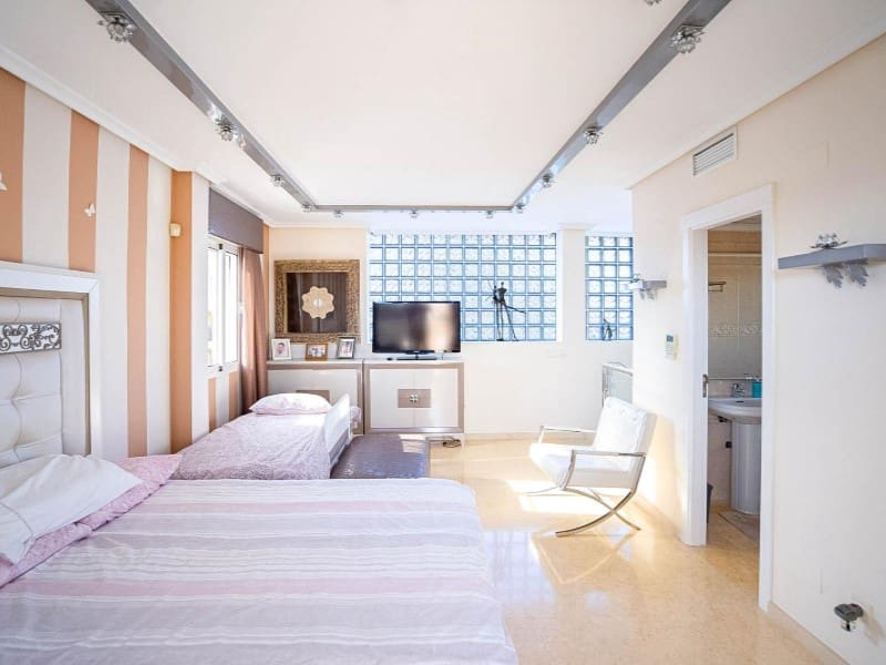 5 slaapkamer Villa te koop in La Mata met zwembad - € 1.170.000 (Ref: 9565378)