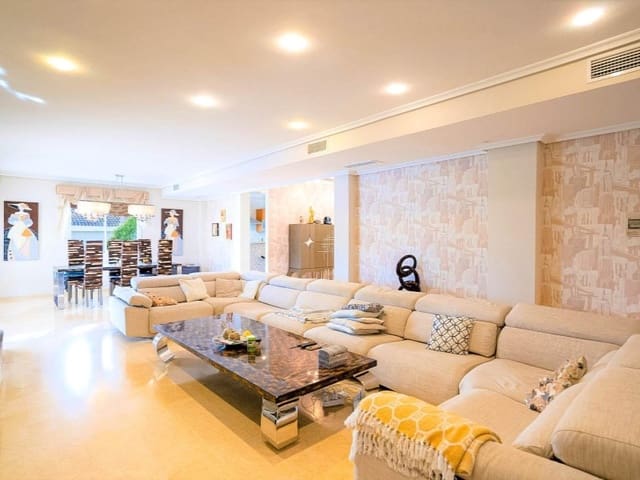 5 slaapkamer Villa te koop in Cañada del Molino, Torrevieja met zwembad - € 1.170.000 (Ref: 9565378)