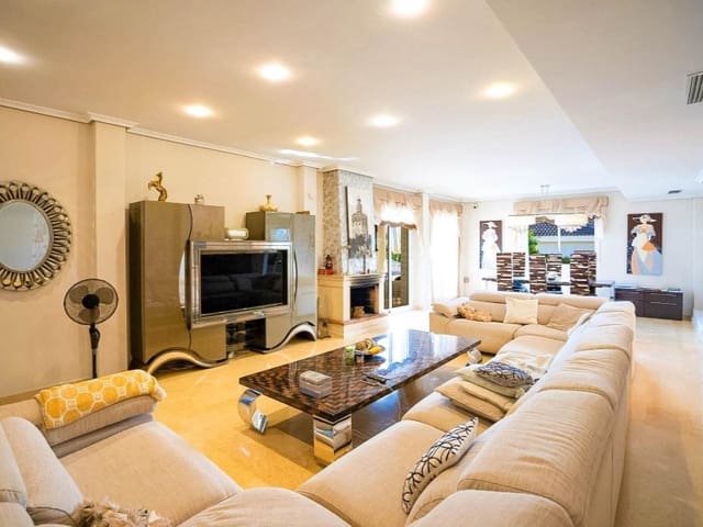 5 slaapkamer Villa te koop in Cañada del Molino, Torrevieja met zwembad - € 1.170.000 (Ref: 9565378)