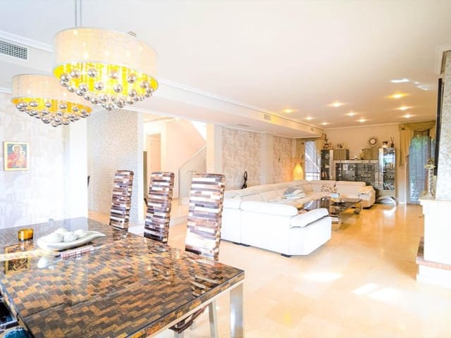 5 slaapkamer Villa te koop in Cañada del Molino, Torrevieja met zwembad - € 1.170.000 (Ref: 9565378)