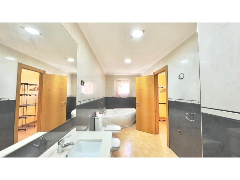 Apartamento de 3 habitaciones en Torrevieja en venta - 194.900 € (Ref: 9565380)