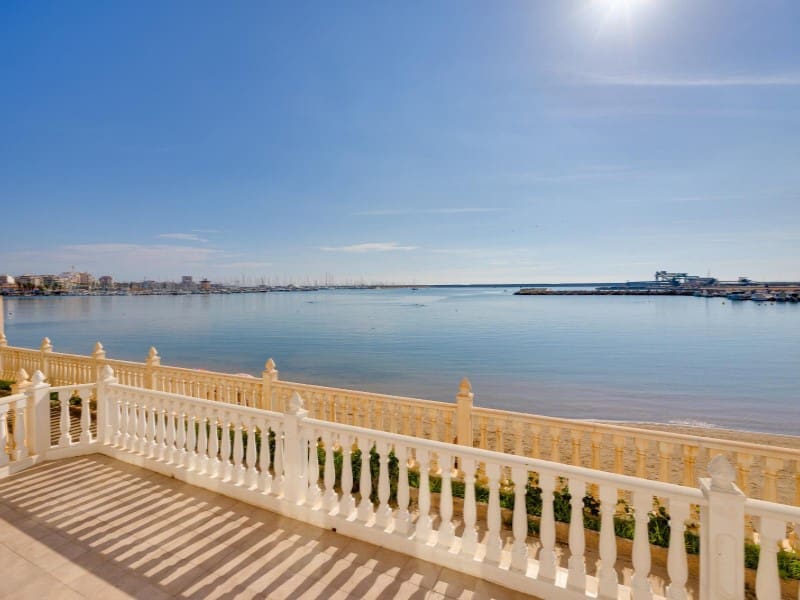 4 bedroom Apartment for sale in Torrevieja with garage - € 389,500 (Ref: 9565386)