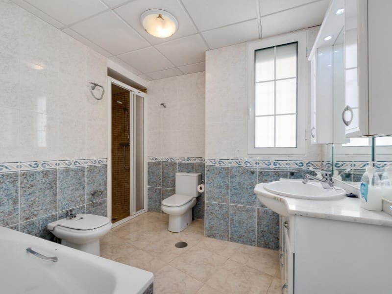 4 bedroom Apartment for sale in Torrevieja with garage - € 389,500 (Ref: 9565386)