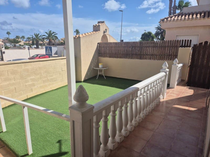3 soveværelse Byhus til salg i Playa Flamenca med garage - € 239.000 (Ref: 9565387)