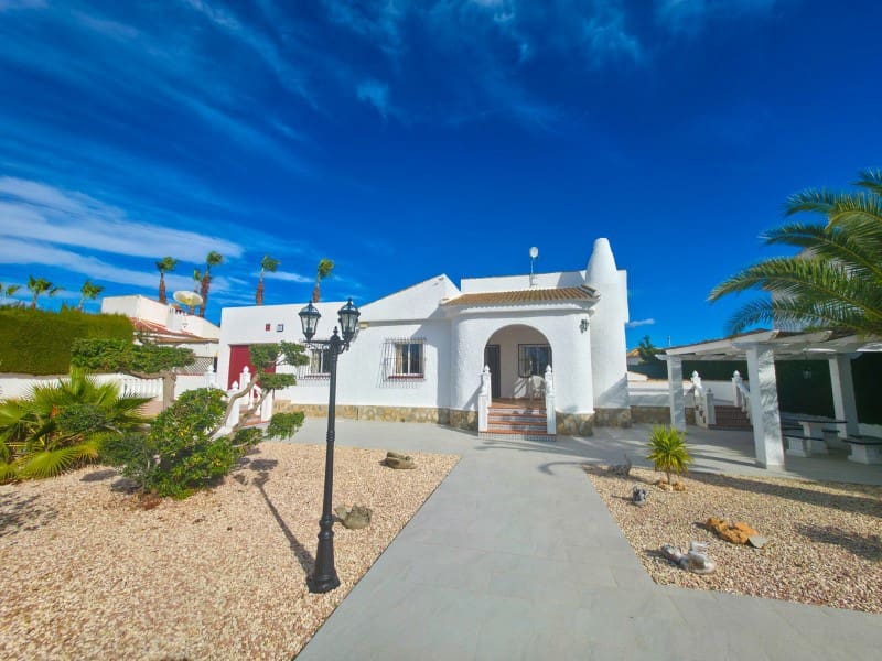 4 makuuhuone Huvila myytävänä paikassa El Chaparral mukana uima-altaan 
autotalli - 449 950 € (Ref: 9568962)