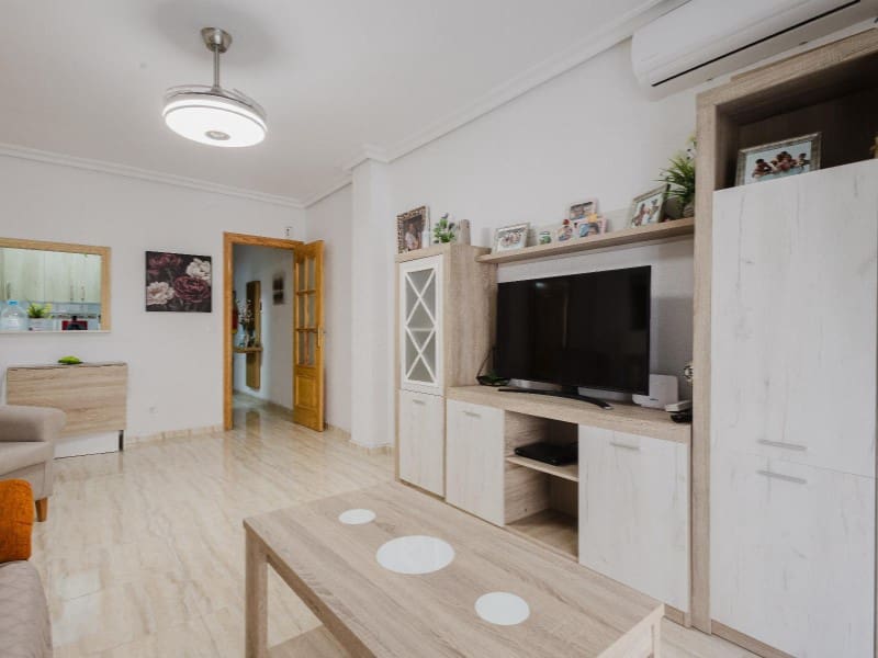 2 slaapkamer Appartement te koop in Torrevieja - € 159.990 (Ref: 9568963)