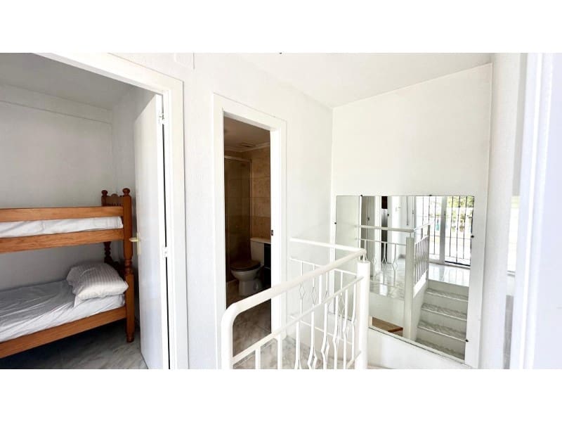 3 chambre Maison de Ville à vendre à Torrevieja avec piscine - 169 500 € (Ref: 9574878)