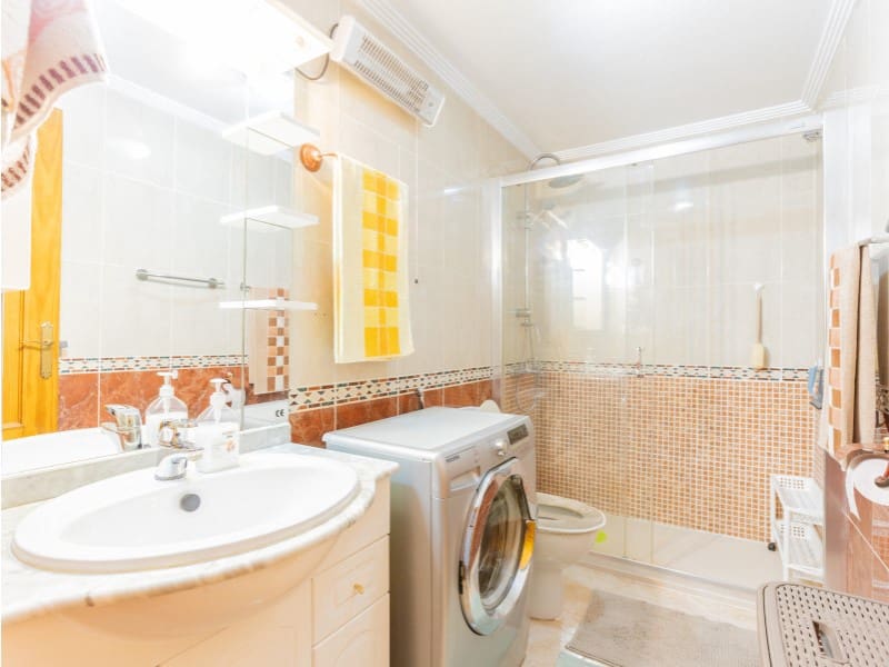 Apartamento de 2 habitaciones en Torrevieja en venta - 137.000 € (Ref: 9574881)