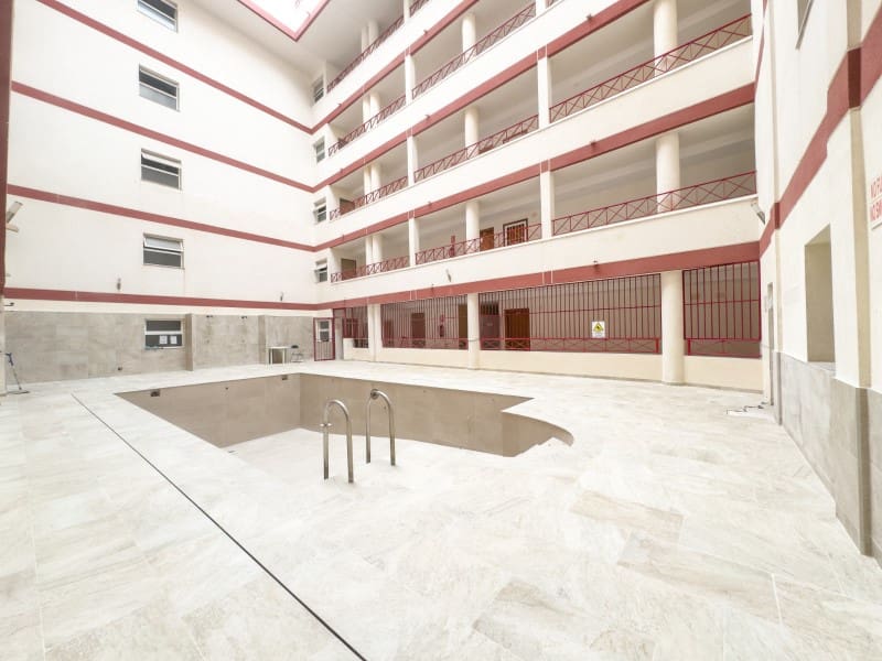 Apartamento de 2 habitaciones en Torrevieja en venta - 137.000 € (Ref: 9574881)