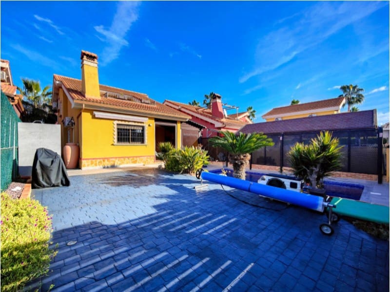 3 bedroom Villa for sale in El Raso with pool garage - € 365,000 (Ref: 9611380)
