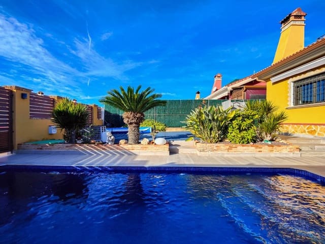 3 bedroom Villa for sale in El Raso, Guardamar del Segura with pool garage - € 365,000 (Ref: 9611380)