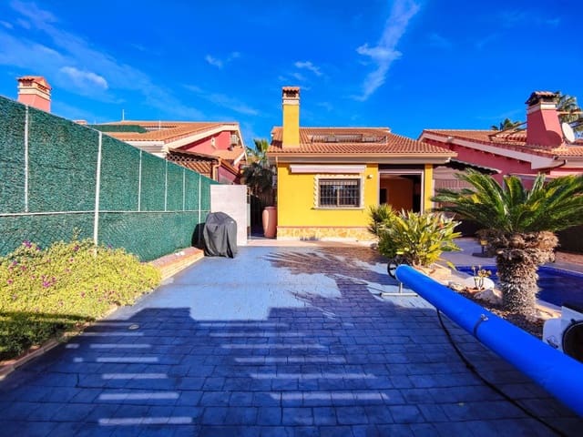3 bedroom Villa for sale in El Raso, Guardamar del Segura with pool garage - € 365,000 (Ref: 9611380)