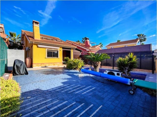 3 bedroom Villa for sale in El Raso, Guardamar del Segura with pool garage - € 365,000 (Ref: 9611380)