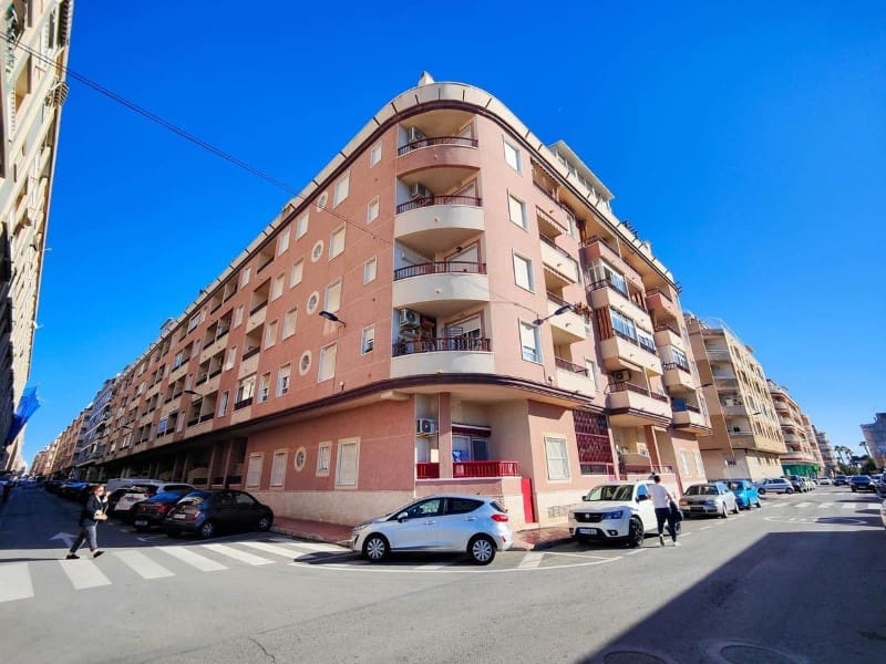 3 bedroom Penthouse for sale in Torrevieja - € 189,900 (Ref: 9616208)